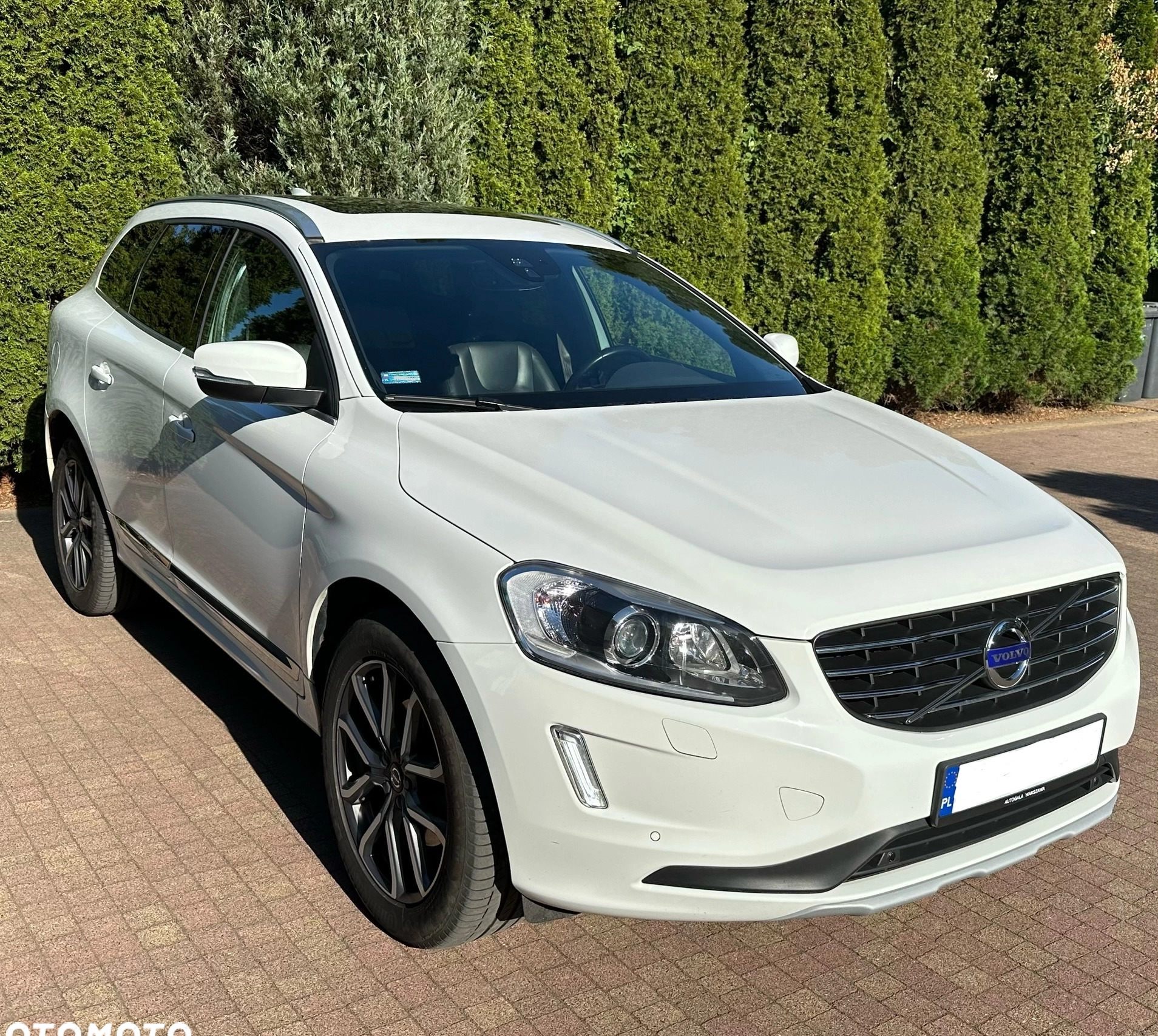Volvo XC 60 cena 125000 przebieg: 159900, rok produkcji 2017 z Warszawa małe 497